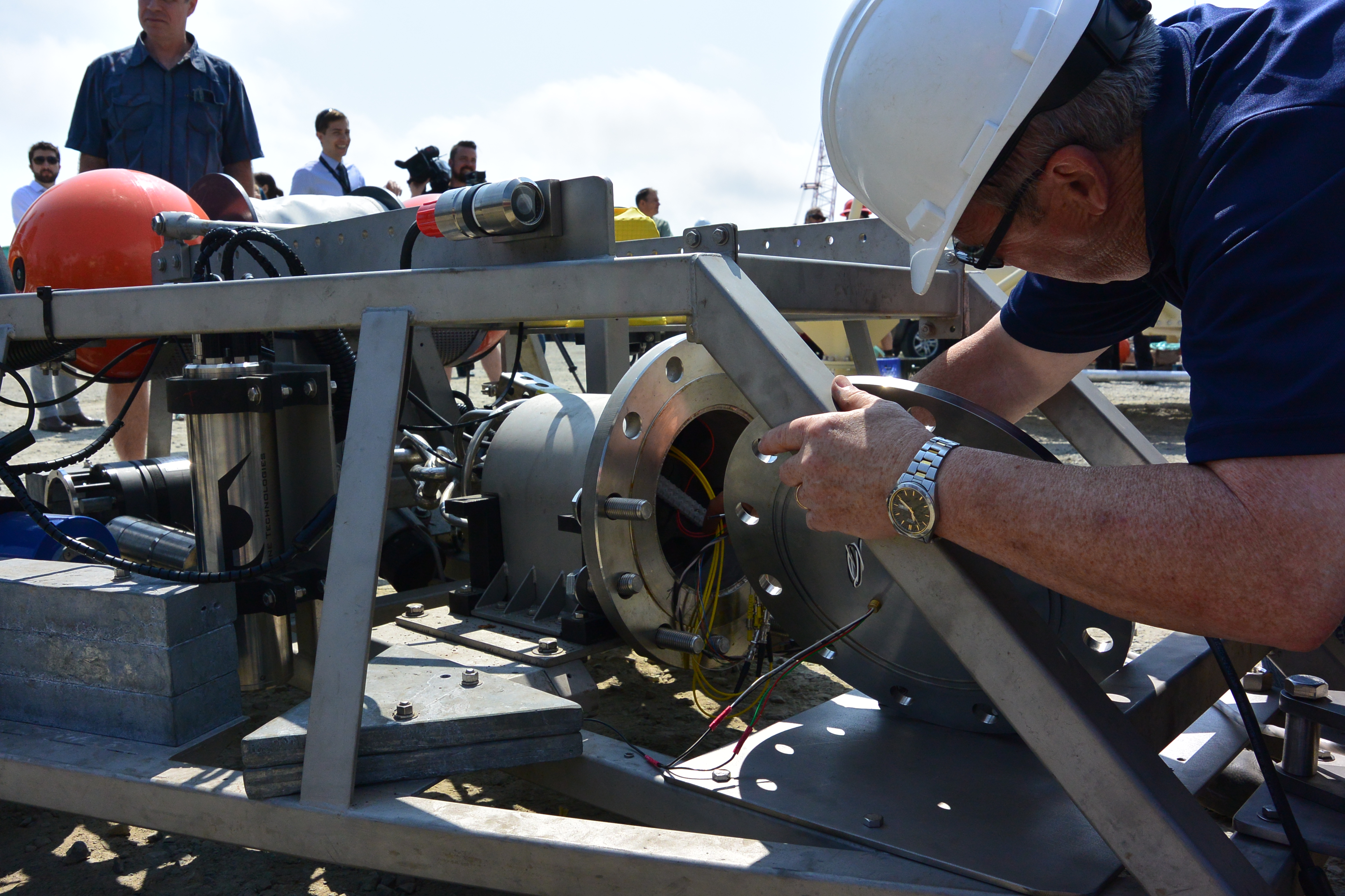 FORCE-chief-technician-Murray-Scotney-adjusts-cable-connection